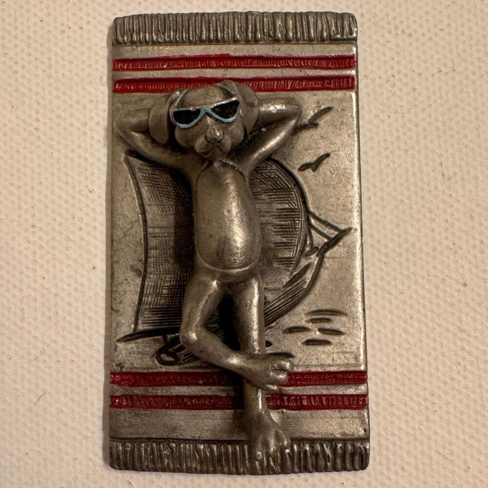 1983 Hudson Fine Pewter USA 2906 Dog Sunbathing Beach Towel 2.5x1.25"